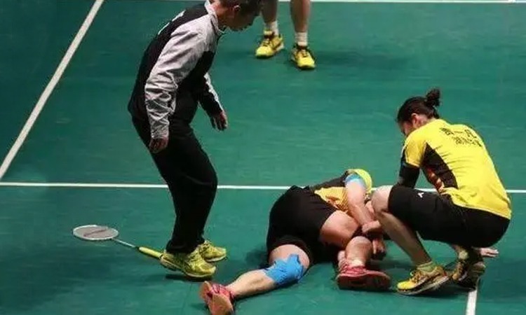 [CBA]萨姆纳借挡拆突破 大步流星上篮得手