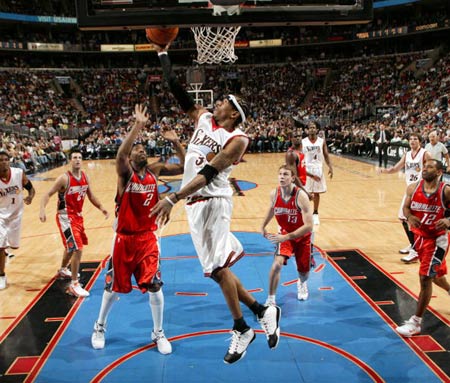 都充满了悬 都充满了悬